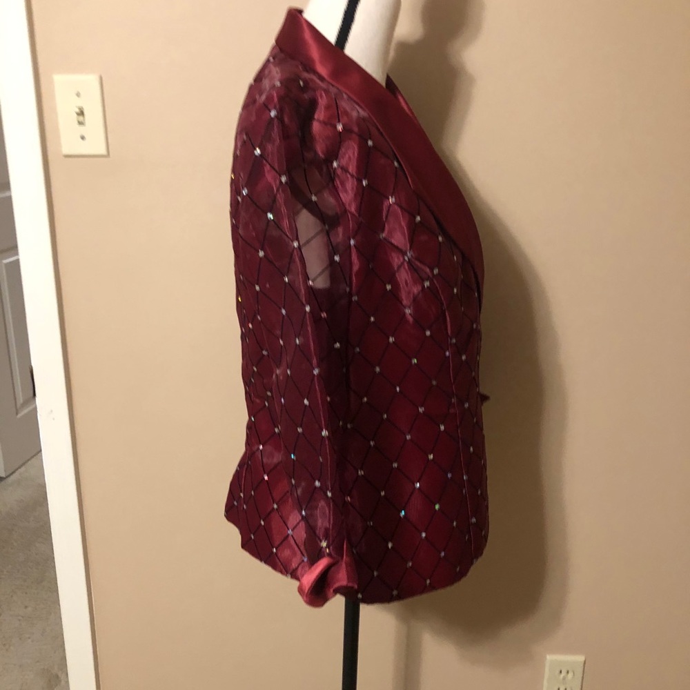 Short sequins and silk shirt.